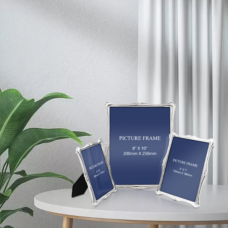 Clara photo frame
